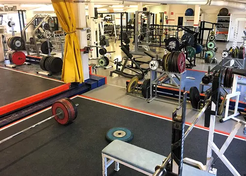 Välkommen till Borås Gym & Atletklubb! Vi finns på Getängsvägen 6 i Borås. Borås Gym & AtletklubbPå Borås Gym & Atletklubb har generationer av människor sedan 1914 ägnat sig åt träning för en starkare kropp. Vi bedriver gymträning i vårt fullt utrustade gym för säker motionsträning för ungdomar och seniorer i alla åldrar.Kraftkällan erbjuder Styrkelyft och Tyngdlyftning på hög nivåI vår lika bra fullt utrustade avdelning för kraftsporter med tävlingsverksamhet inom styrkelyft och tyngdlyftning där klubben fostrat flera lyftare på hög nationell nivå.Vi tror på att man blir som bäst tillsammans, genom både hård träning och trevligt sällskap. Vill du bli starkare tillsammans med oss? Vi finns även på instagram, facebook och tiktok. Välkommen att bli medlem hos oss och bidra till ytterligare ett sekel av styrka! Du är alltid välkommen att provträna, kontakta oss innan här. borasatletklubb.se - Telefon: 073-0704106Borås Gym & Atletklubb investerar i ett Precor Löpband i hög gymkvalitet från GymPartner.nu ÖppettiderAlla dagar 05:00 - 22:00KontaktuppgifterEmail: info@borasatletklubb.seTelefon: 073-0704106AdressGetängsvägen 6504 68, Borås